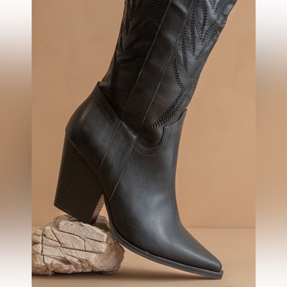 Classic cowboy embroidery on a leather cowboy boot knee high - Picture 10 of 15